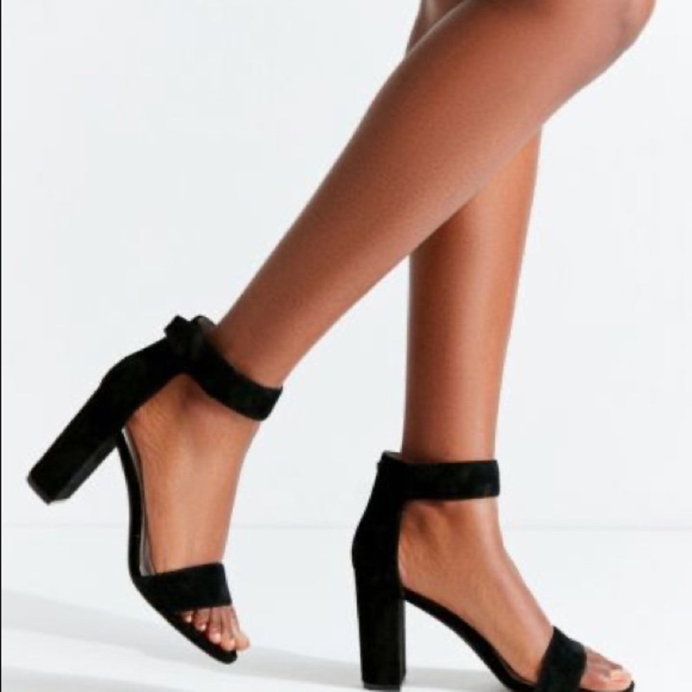 Jeffrey Campbell Lindsey high heels in black suede. Ankle strap.